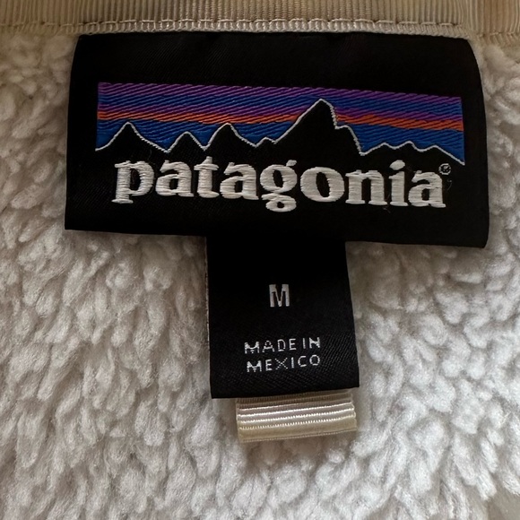 Women’s medium Patagonia quarter button up pet and smoke free - Picture 6 of 6